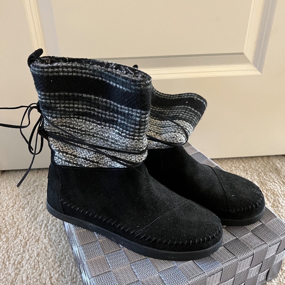 TOMS Black Boots Size 8